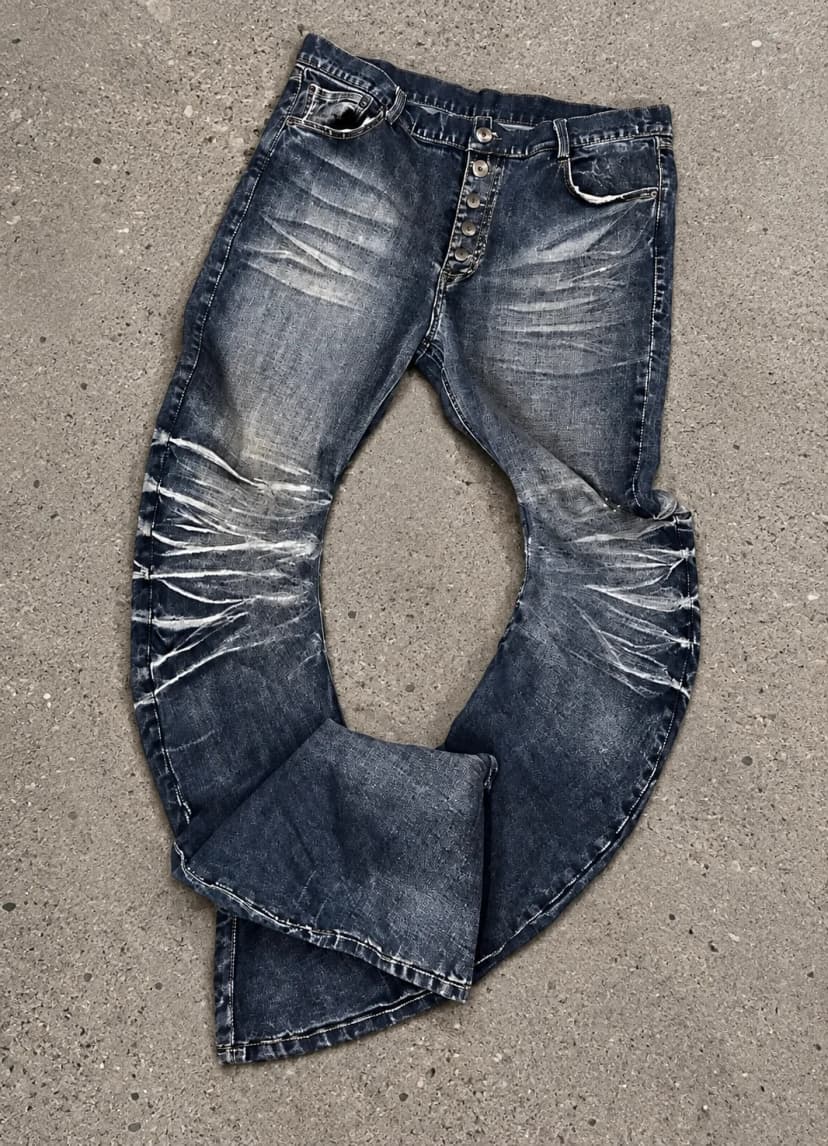 RAW EDGE DISTRESSED FLARE DENIM 사진 1/4