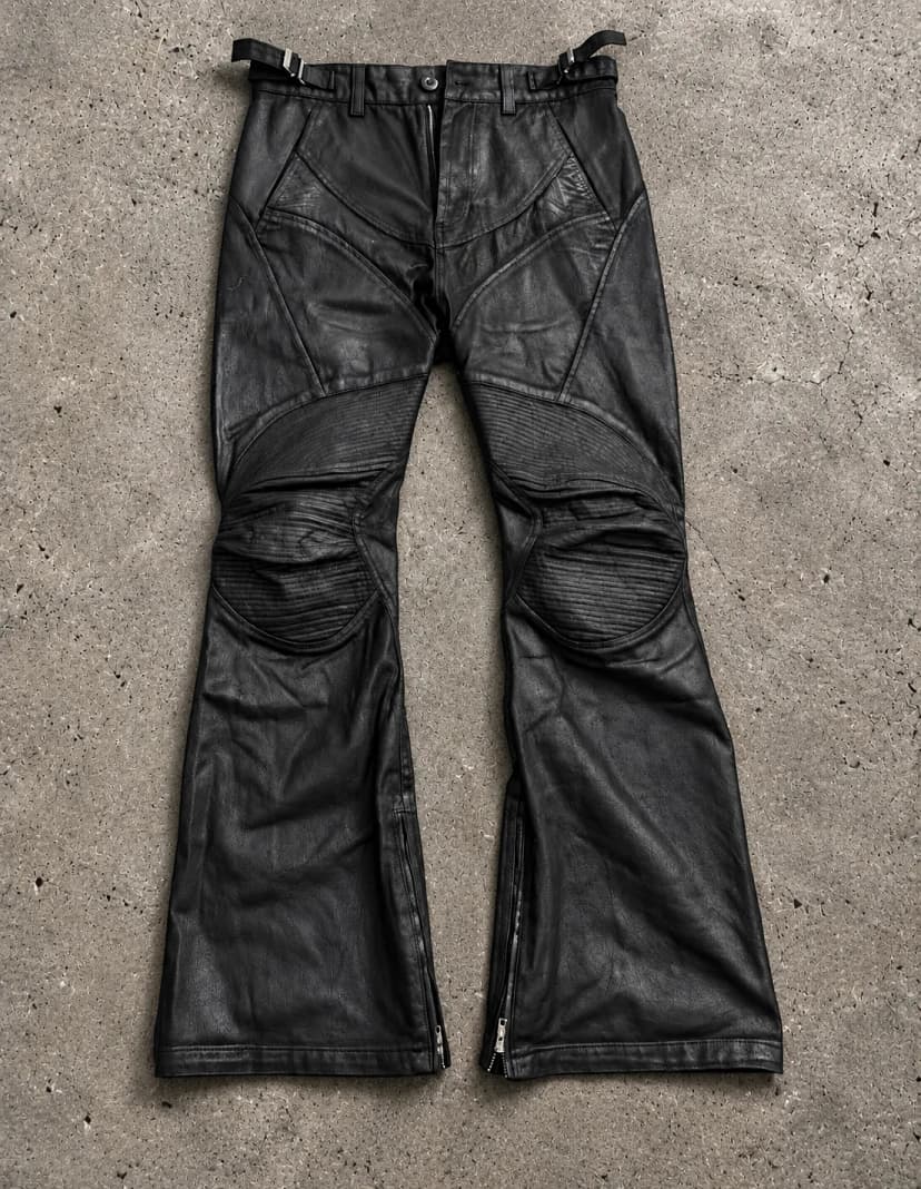 Arc Panel Coated Flare Pants 사진 1/8