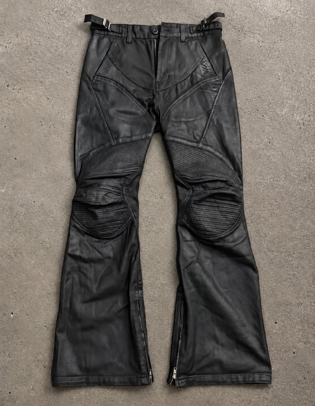 Arc Panel Coated Flare Pants 설명 사진